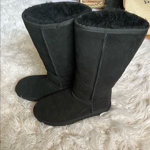 Women’s classic tall UGGS used less then 5 times.great condition.